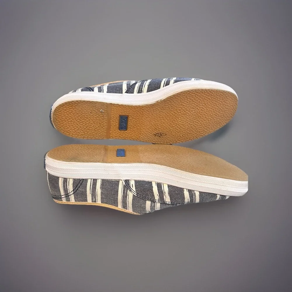 Keds‎ Shoes Women's Size 8 Gray And White Striped Lace Up Sneakers